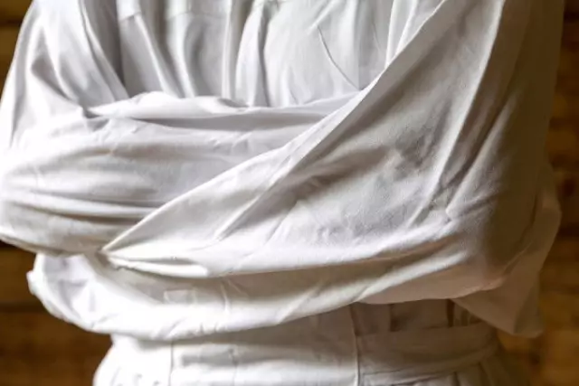 Атырауда психикалық ауруы бар адам көршісін отбасының көз алдында пышақтап өлтірді