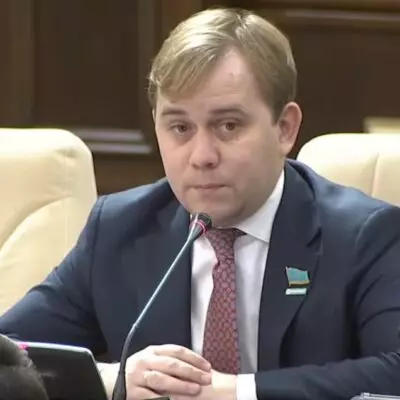 В Мажилисе обсудили законопроект о запрете пропаганды педофилии и ЛГБТ