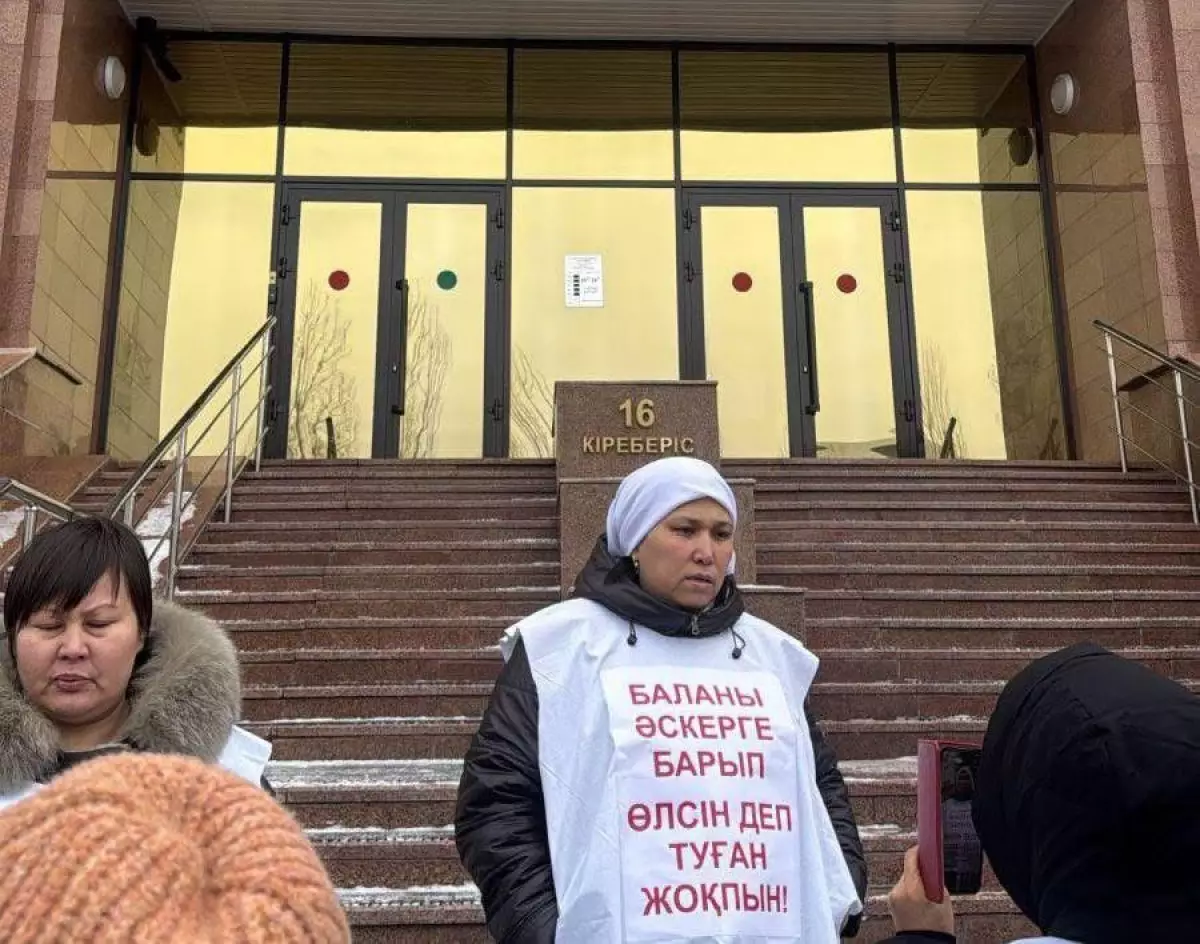 За акцией матерей солдат могли стоять противники власти, заявил Ермурат Бапи