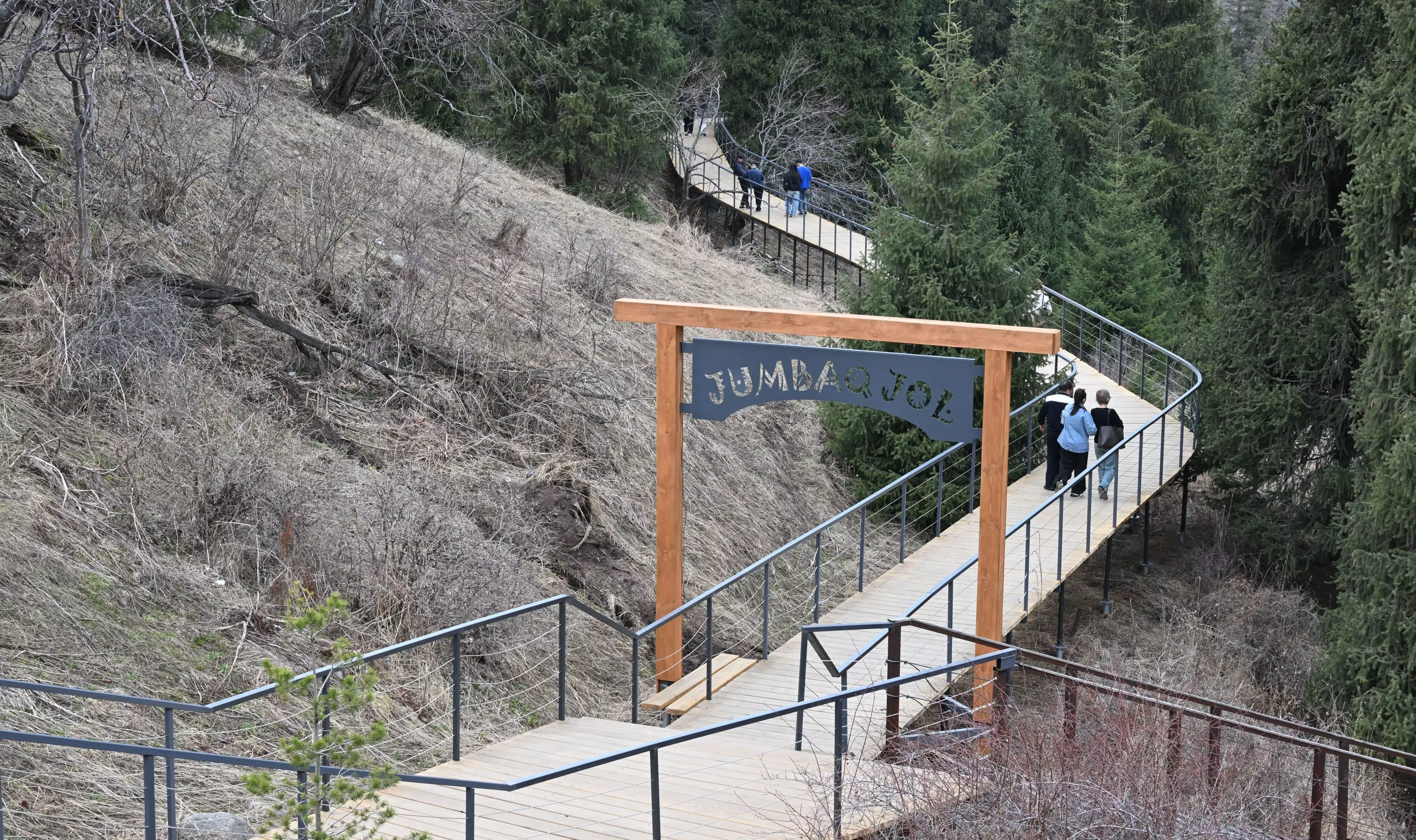 750 км горных троп благоустроили в Алматы