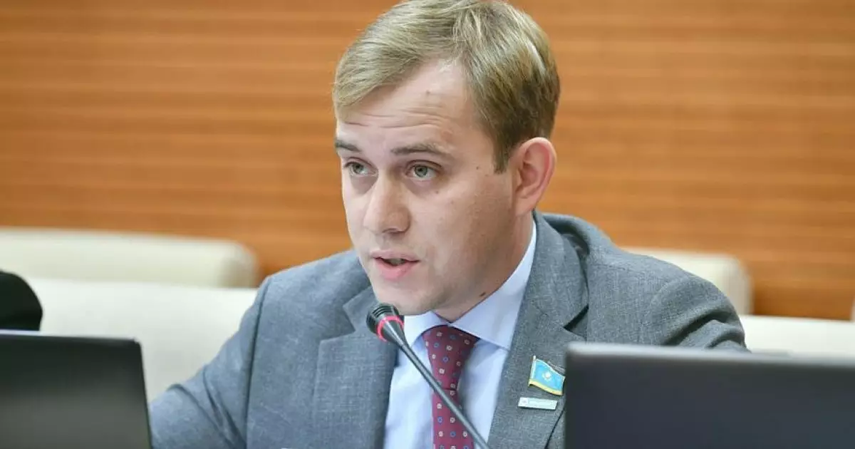   "Ұлттық парламентке ешкім нұсқау бере алмайды": Шаталов ЛГБТ насихатына тыйым салуға байланысты пікір білдірді   