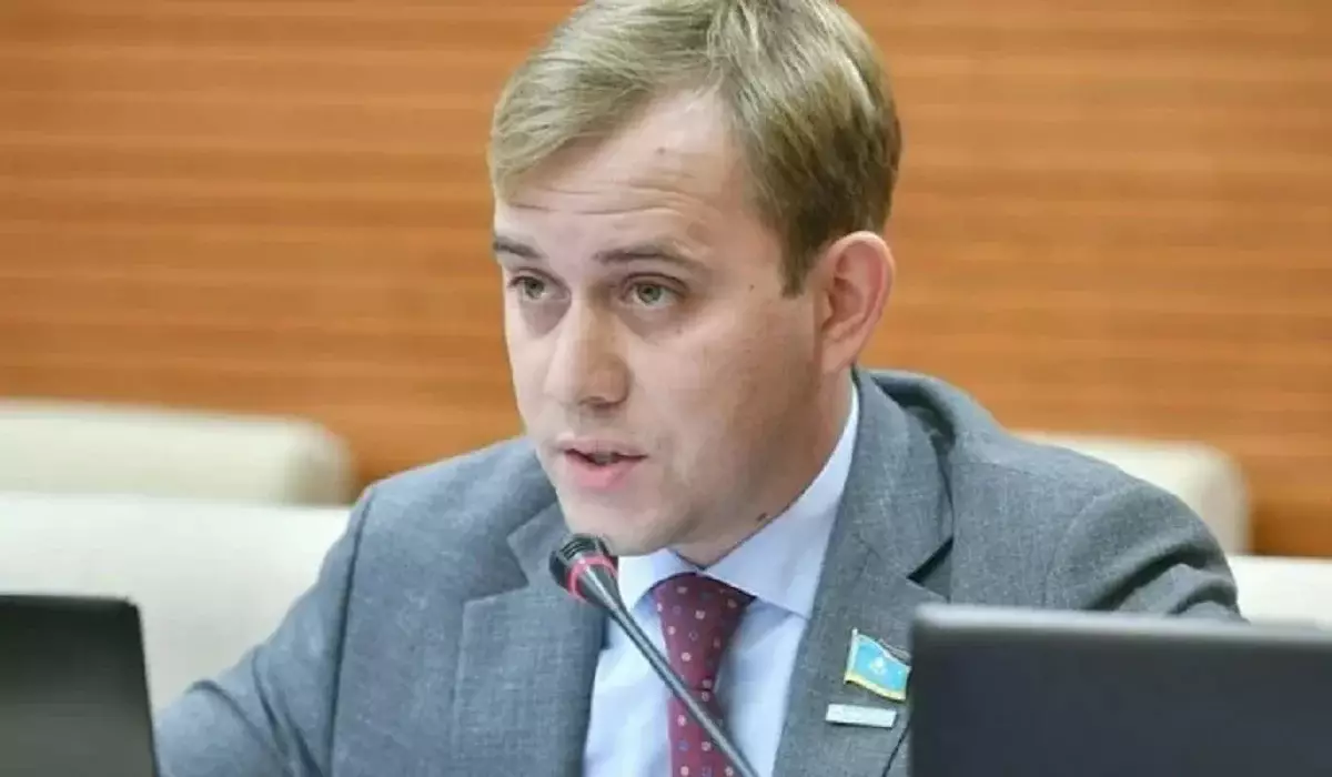 «Бұл жеке өмірге араласу емес»: депутат ЛГБТ насихатына тыйым салу заңына түсініктеме берді