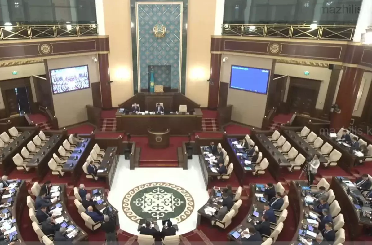 Пропаганда ЛГБТ, соцсети для детей и архивы: депутаты предложили ряд важных норм