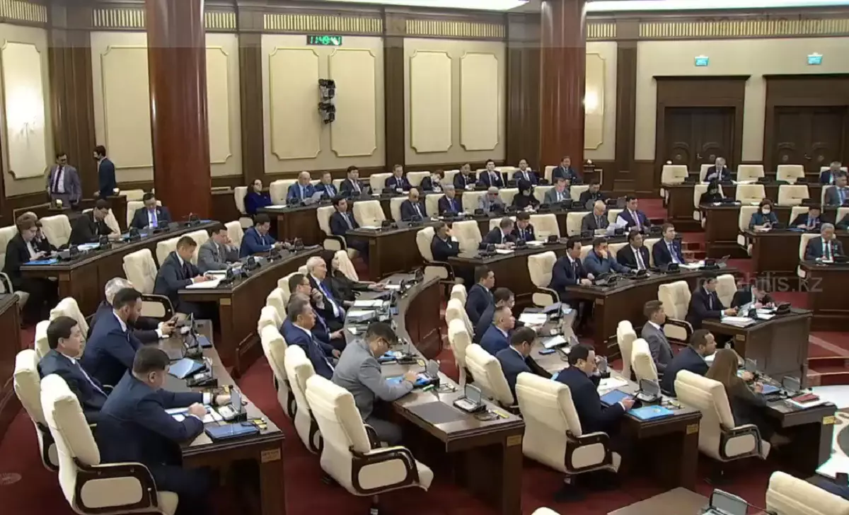 Біз түгілі, Американың өзі ЛГБТ сияқты теріс бағыттарды қоғамға жат деп таныды – депутат