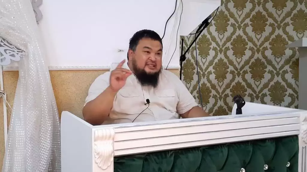 Аллаһ пен педофилді қатар қою: Нұржан уағызшы шектен шығып кетпеді ме?