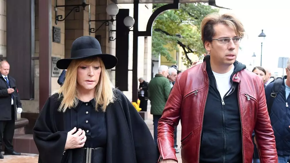 "Ең жақыным ту сыртымнан пышақ салды" деп Алла қайғыға батыпты