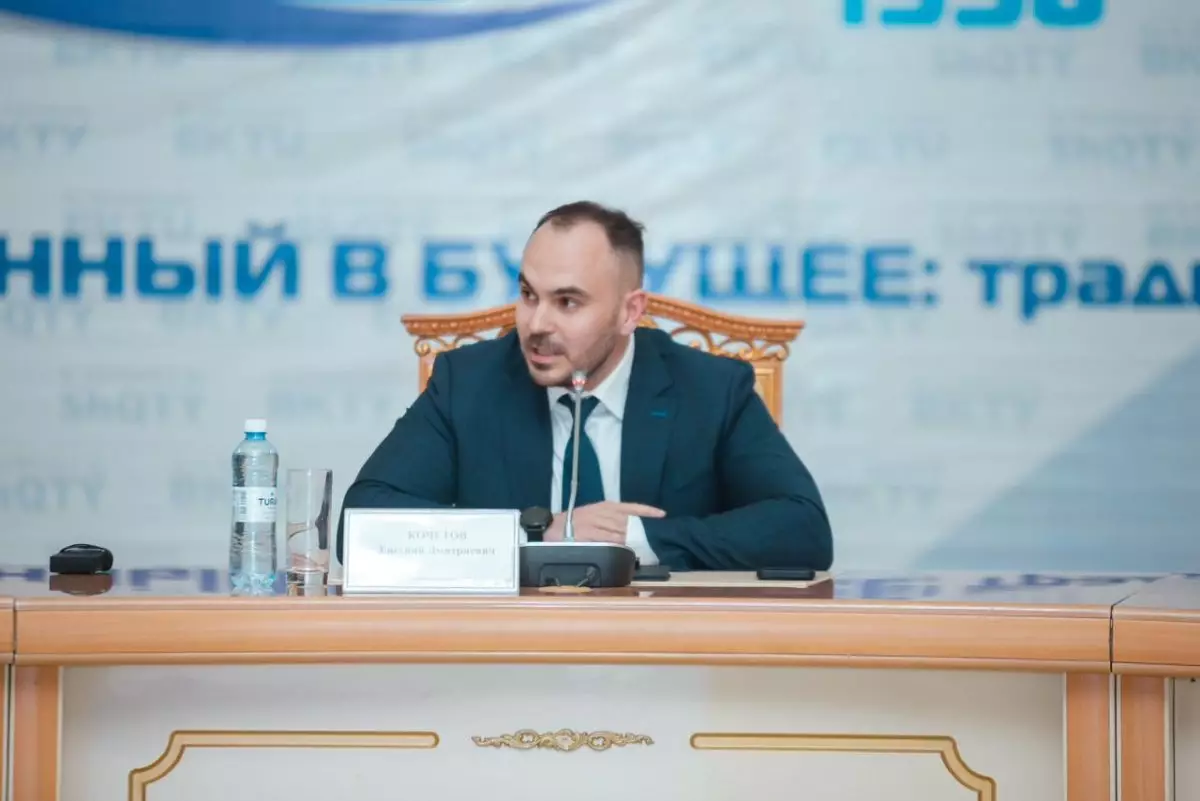 «Мы ориентируемся на свои ценности»: Кочетов объяснил суть закона о ЛГБТ