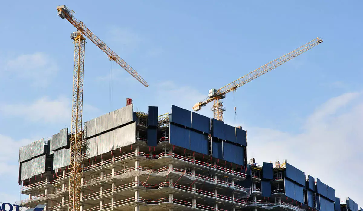 Чиновник купил недостроенные квартиры для нуждающихся в Аксу