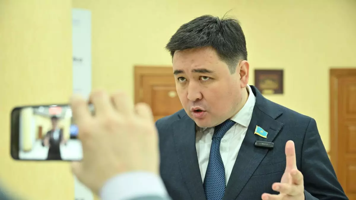 Өршіп кеткен мәселені дереу тоқтату керек: Депутат ЛГБТ-ға қатысты ойын айтты