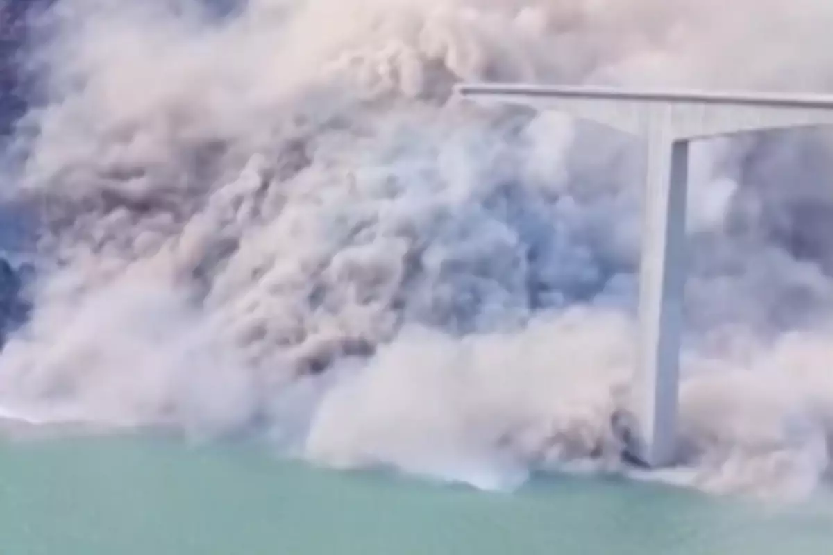 В Китае обрушился новый мост на пути в Тибет