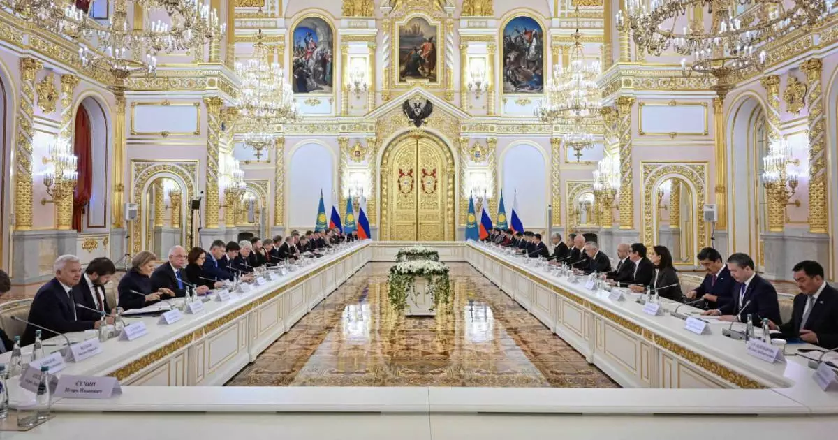  Екі ел басшылары Оралдағы Қазақстан – Ресей өңіраралық форумына бейнебайланыс арқылы қатысып жатыр 