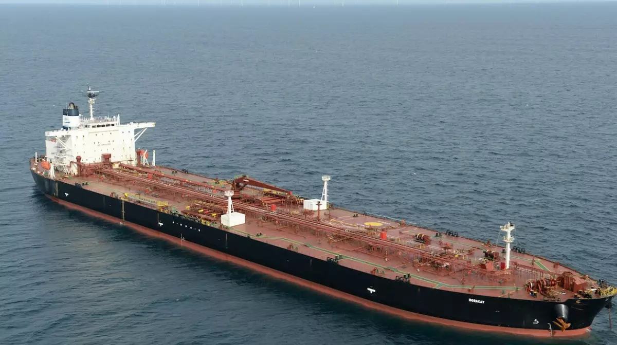 На танкерах скопился миллиард баррелей нефти из-за санкций против России, Ирана и Венесуэлы