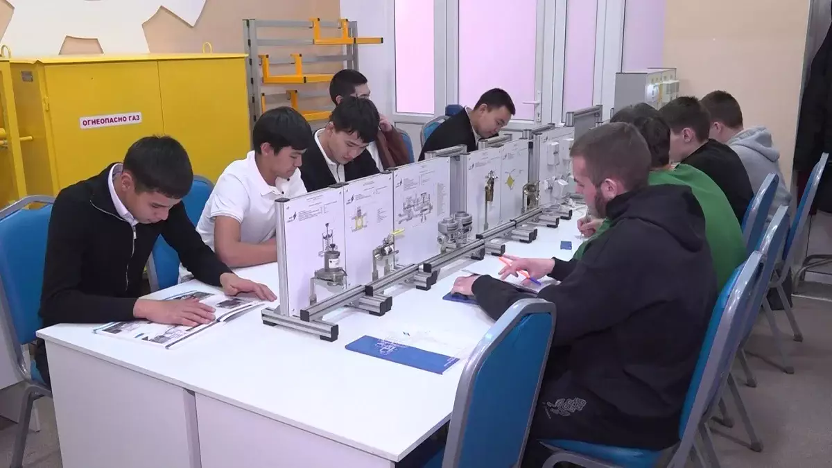 Колледждер кәсіби мамандар ұстаханасына айналуы қажет - Президент