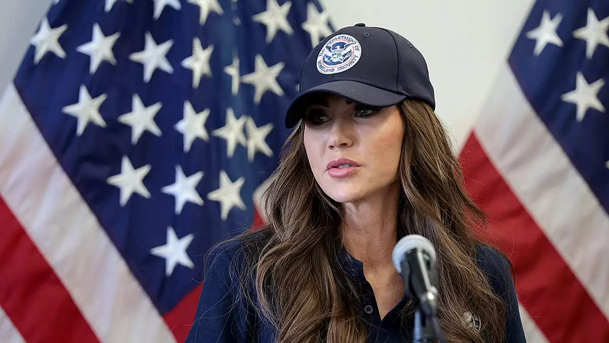 Кристи Ноум объявила о задержании более 150 сексуальных преступников-нелегальных иммигрантов в ходе масштабной операции во Флориде.