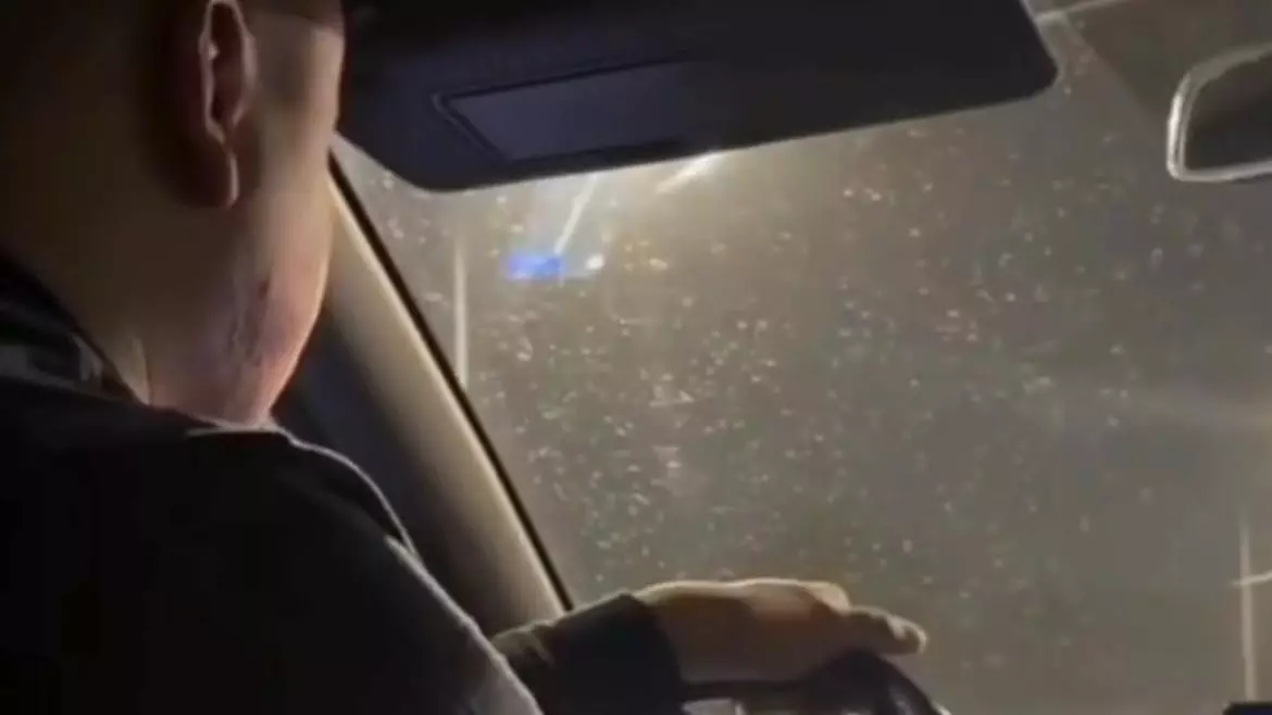 Қарағандыда такси жүргізушісі баланы анасынсыз алып кеткен