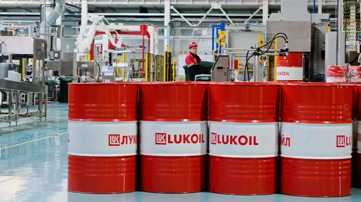 Капитализация "Лукойла" упала на $10 млрд после санкций США