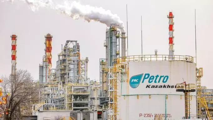 Казахстан оставил Беларусь одну помогать России с топливным дефицитом.