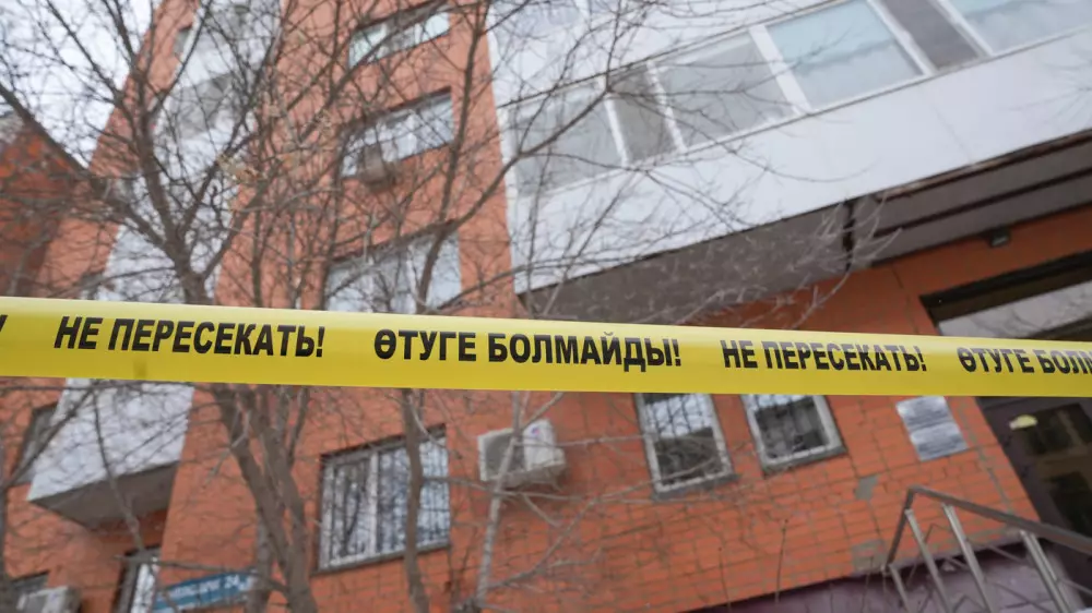 Обрушение облицовки в Астане: в акимате прокомментировали случившееся