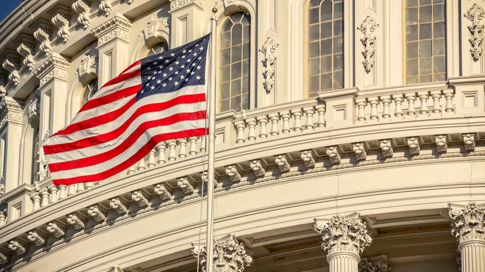 Конгресс США одобрил закон о бюджете, который завершит рекордный шатдаун