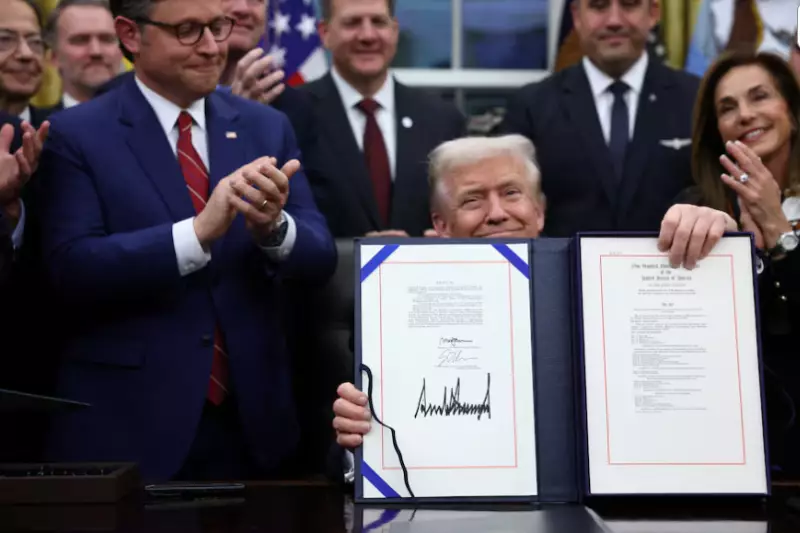 Рекордный по продолжительности шатдаун в США закончился: Трамп подписал закон