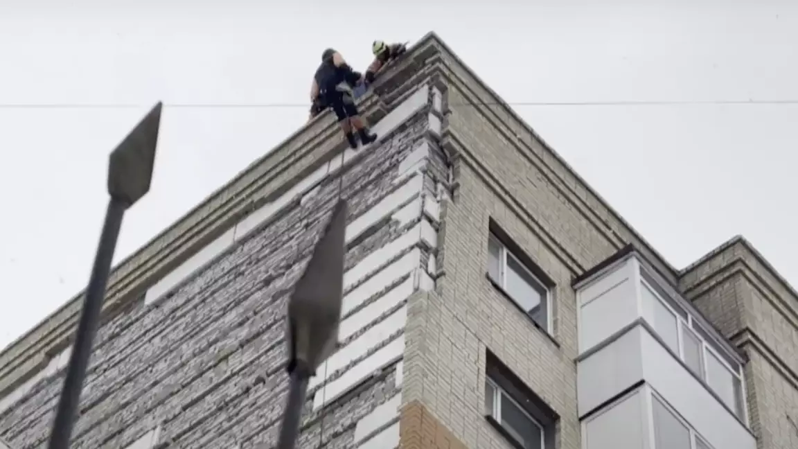 Астанада үйдің кірпіш қаптамасы опырылып, 5 адам зардап шекті: әкімдік жағдайға пікір білдірді