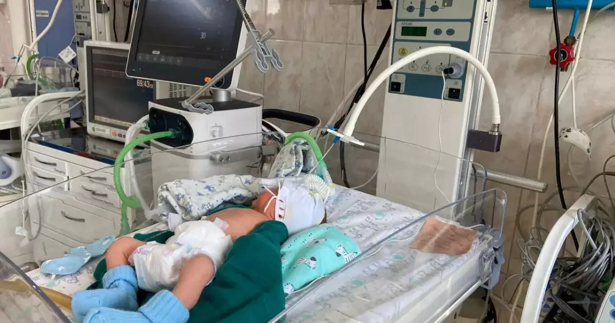   Алматылық дәрігерлер салмағы 700 грамм болып туған нәрестені аман алып қалды   