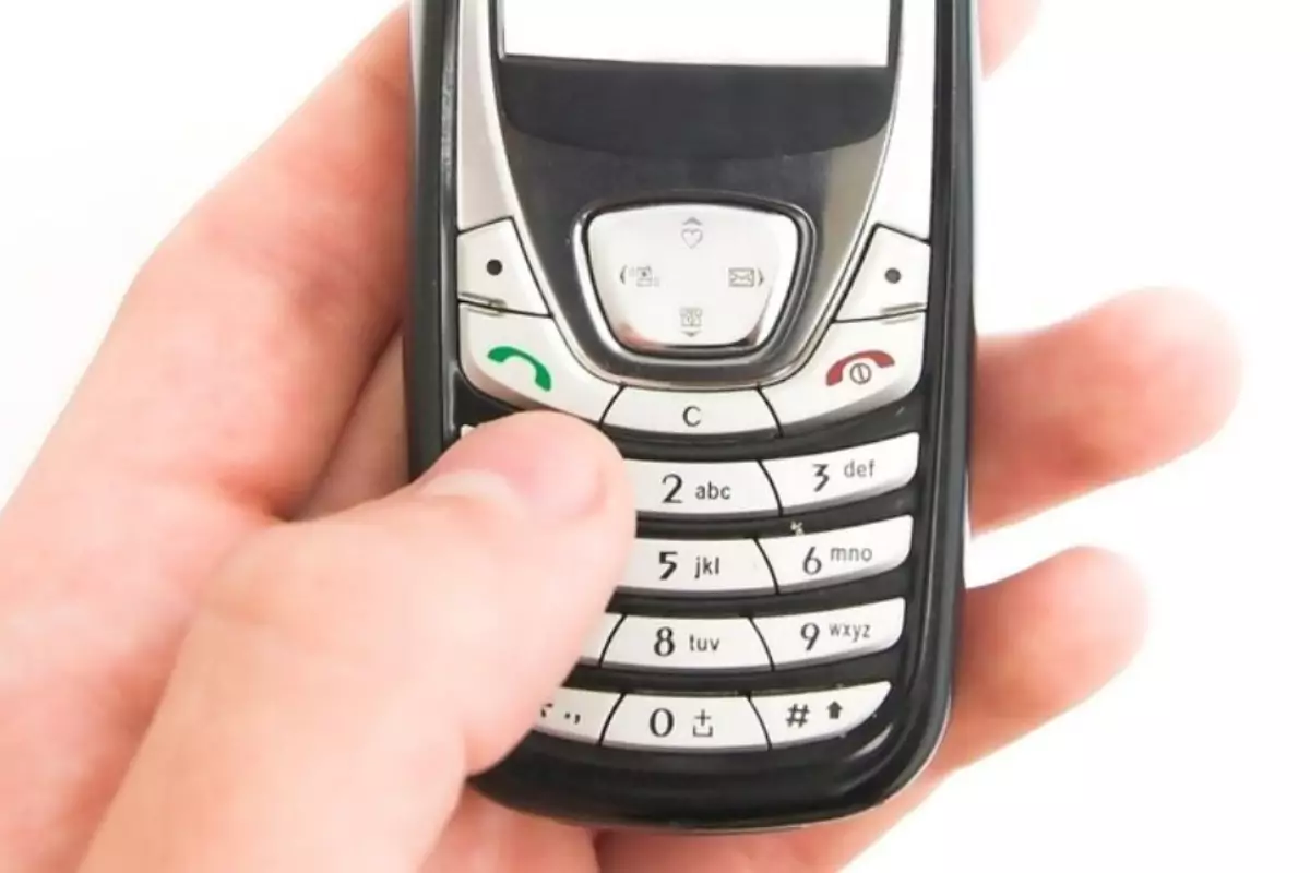 Казахстанцы смогут получать госуслуги с кнопочных телефонов