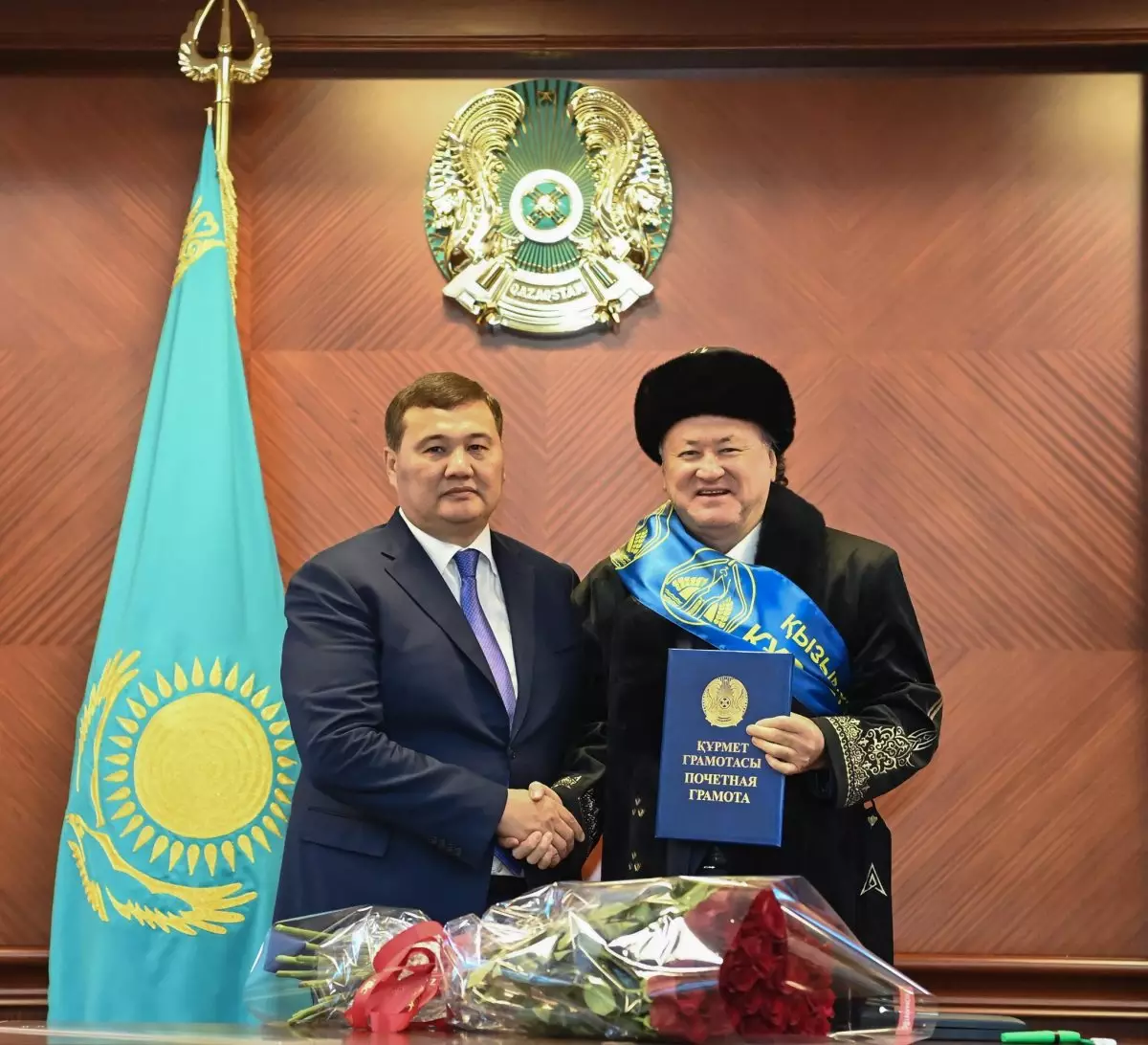 Қызылордада Мұхтар Құл-Мұхаммедке құрмет көрсетілді: облыс әкімі марапат табыстады