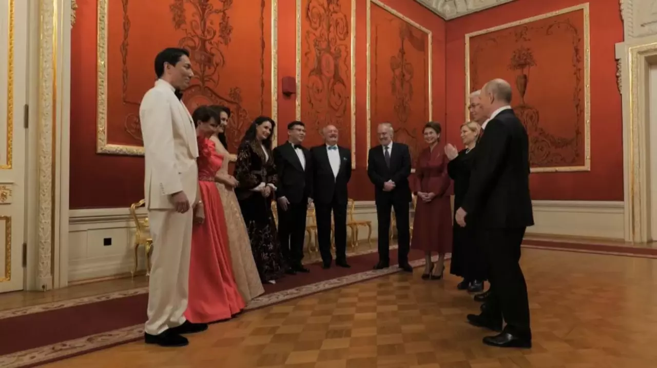 Токаев и Путин поблагодарили казахстанских артистов