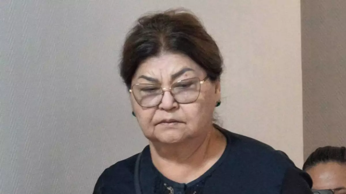 Туыстар дауы: Бишімбаевтың анасы сотта ақша үшін жылап қалды (ВИДЕО)