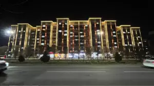 Алматының Наурызбай ауданы жағалау мен көшенің жарығын орнатып, ауданды абаттандырып жатыр 