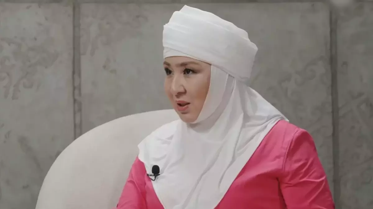 "Имамдар көре алмай, аяқтан шалды": Хиджабтағы қызға тиіскен Рүстем Жүгінісовтың анасы бар шындықты айтты (ВИДЕО) 