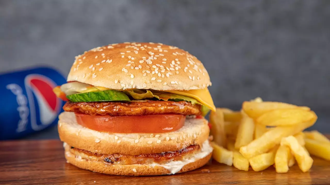 Жамбыл облысында фаст фудтан 12 оқушы жаппай уланып қалды