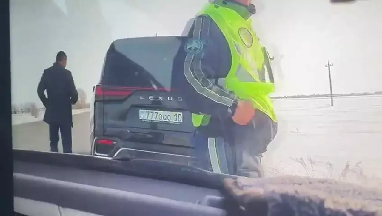Желіні шулатқан «Lexus-тегі полицей» сотта толық ақталып, қызметіне қайта оралды