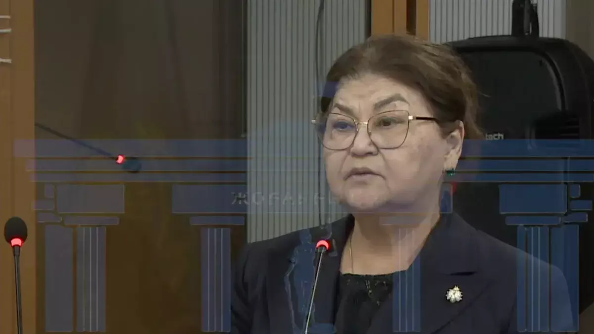 «Күйеуім қатерлі ісікке шалдыққан»: Бишімбаевтың анасы сотта жылап жіберді