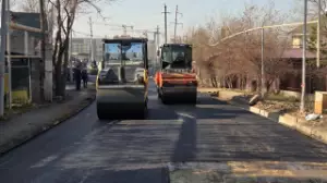 Алматының Наурызбай ауданында 37,7 шақырым жол жөнделіп, жаңа тротуарлар салынады