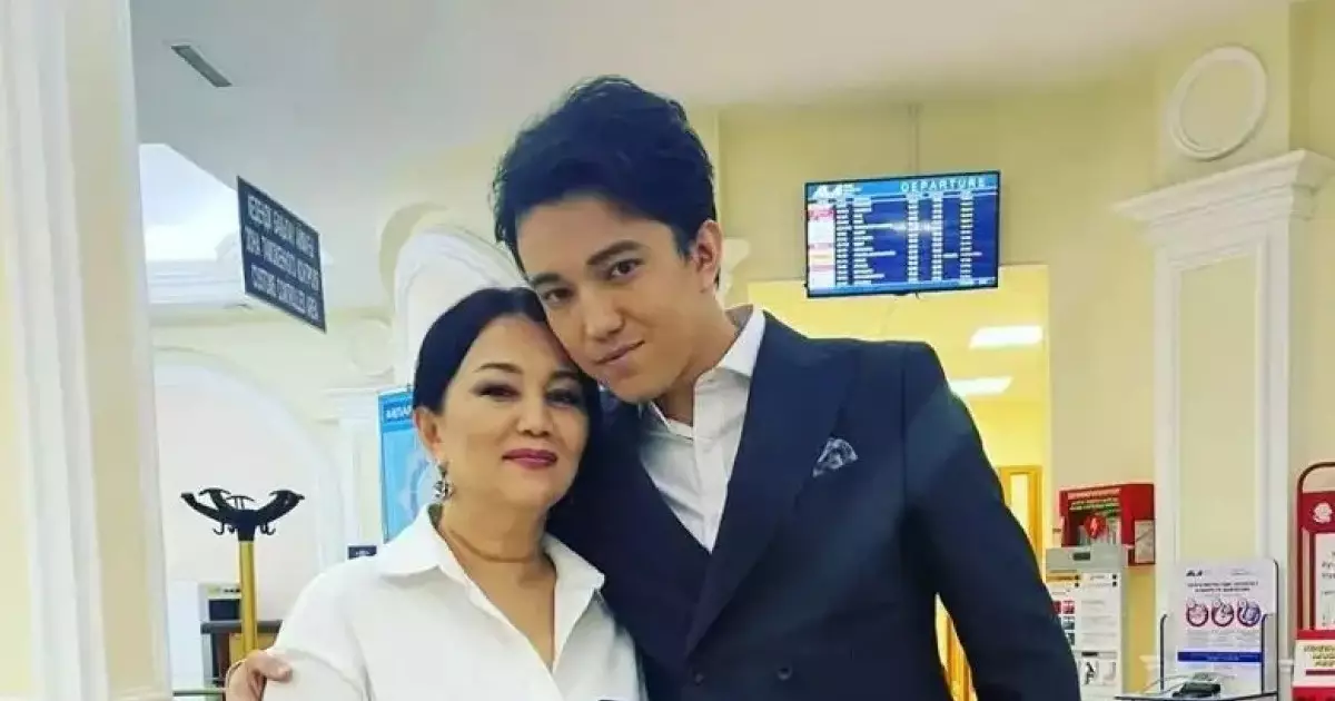  Димаш Құдайбергеннің анасы ұлын қалай еркелетінін айтып қойды (ФОТО) 