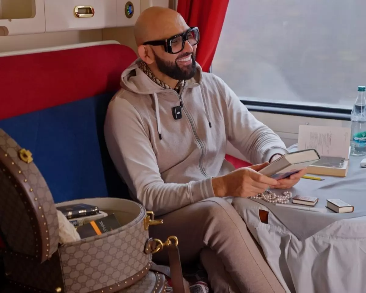 Человек-улыбка Николай Василенко назвал Астану волшебным городом (ВИДЕО)