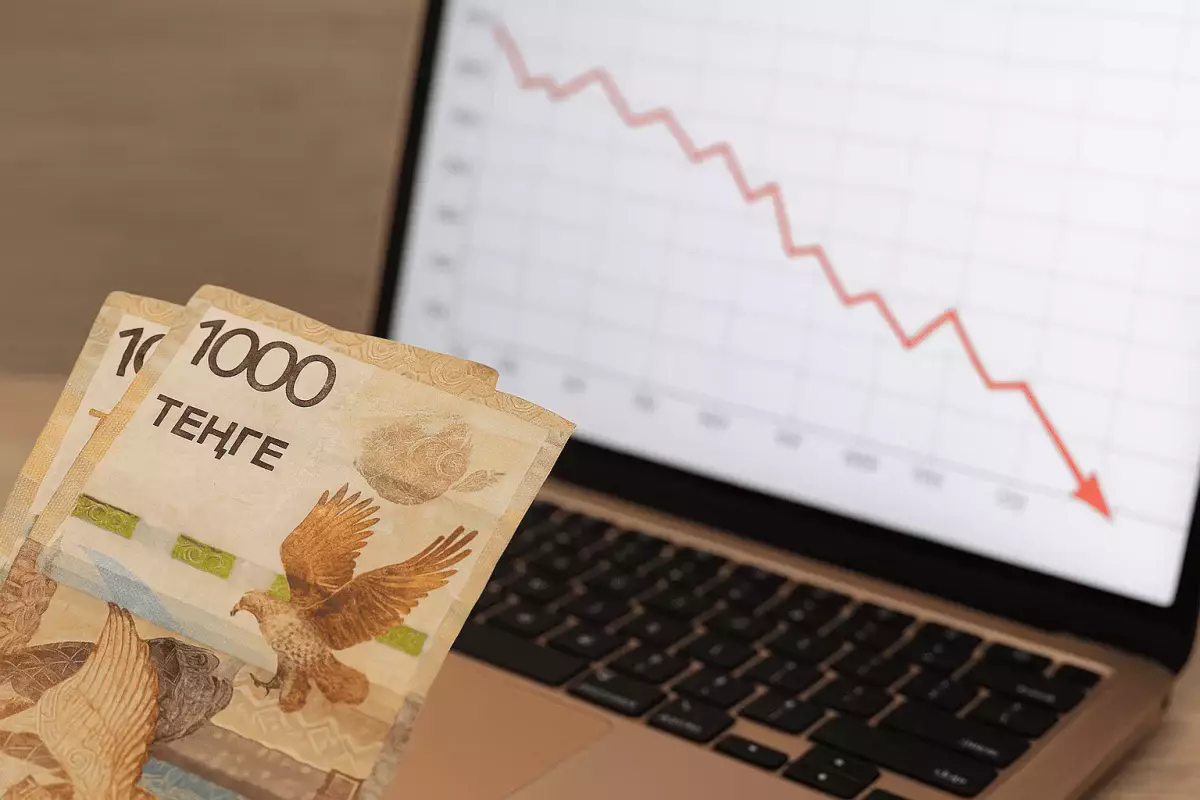 Казахстан накрывает новая волна кризиса: НДС растет, нефть падает, банки ужесточают правила