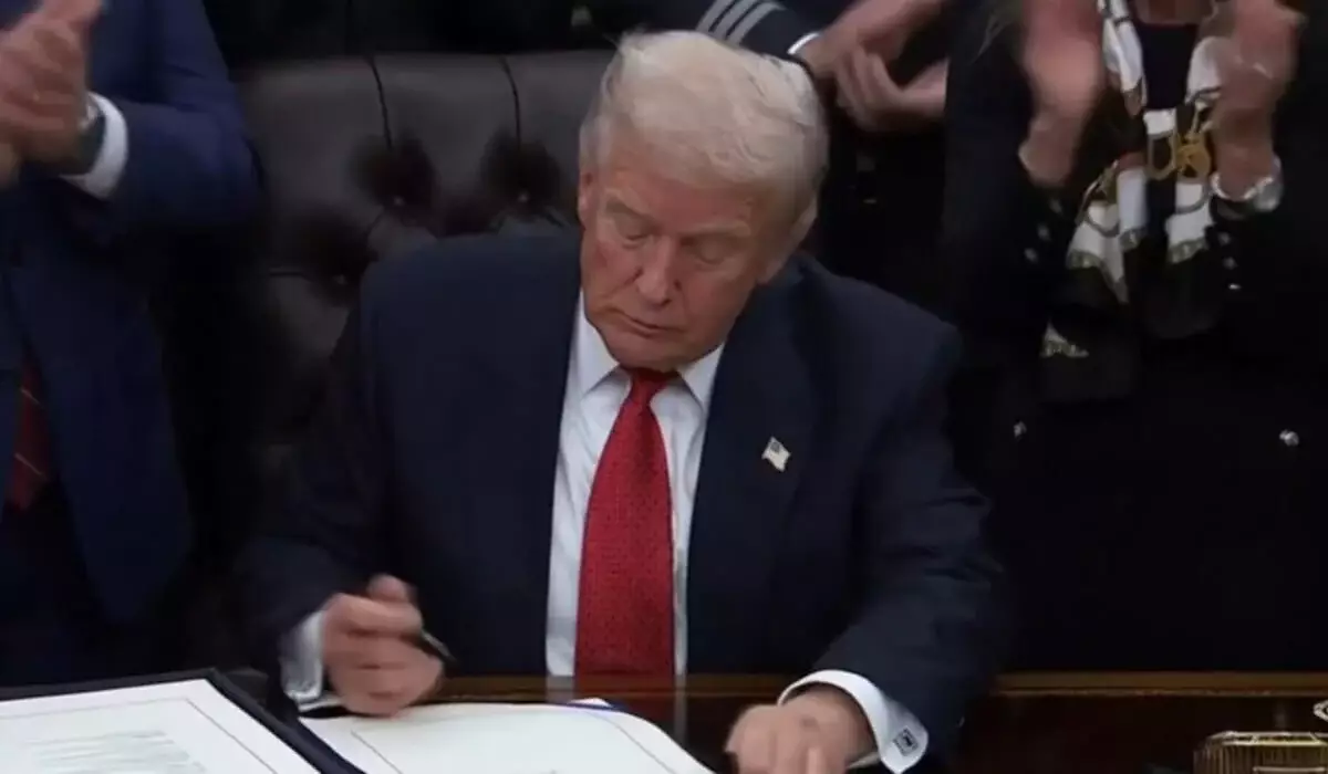 Трамп подписал временный бюджет и завершил самый долгий в истории США шатдаун