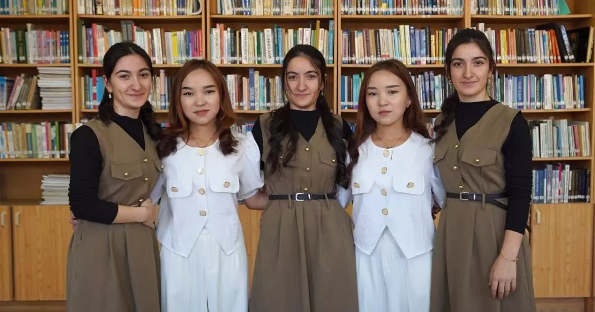  Әзербайжандық үшем мен қырғызстандық егіздер түркістанда қазақ тілін үйреніп жүр 