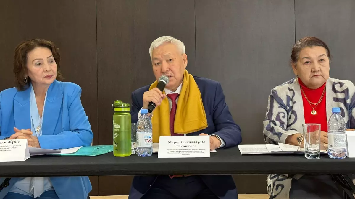 “ЛГБТ насихатына жол жоқ”: Алматыда белсенділер мәжілісте көтерілген заңға қолдау білдірді