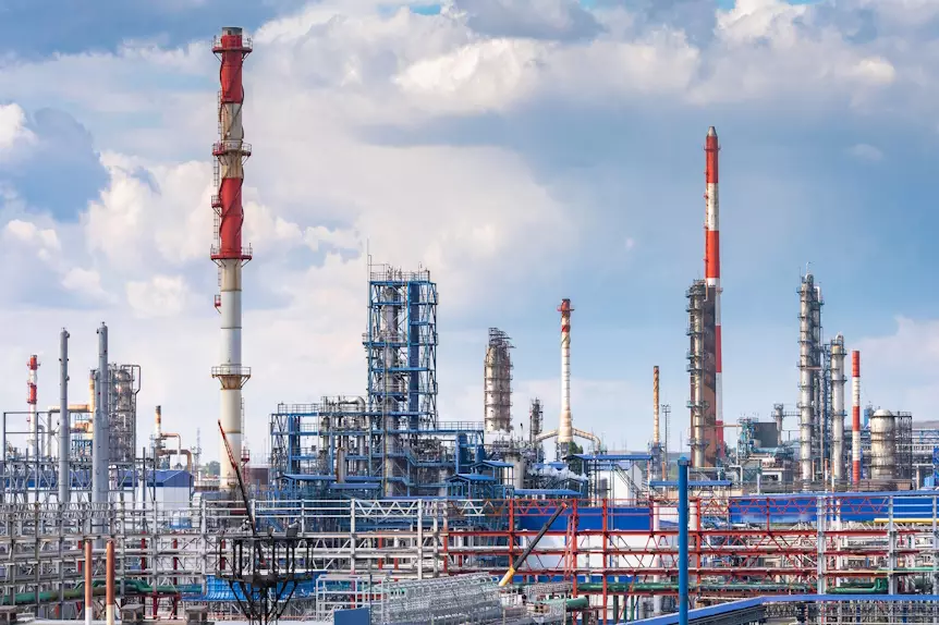 Крупнейший НПЗ Оренбургской области остановлен на неделю после атаки дронов