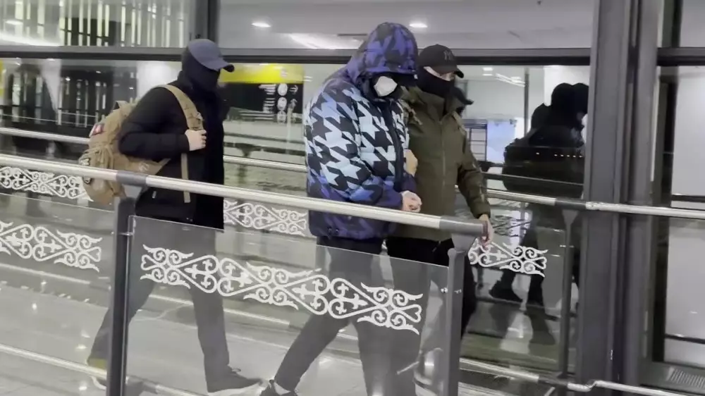 Литва выдала Казахстану подозреваемого в убийстве 17-летней давности