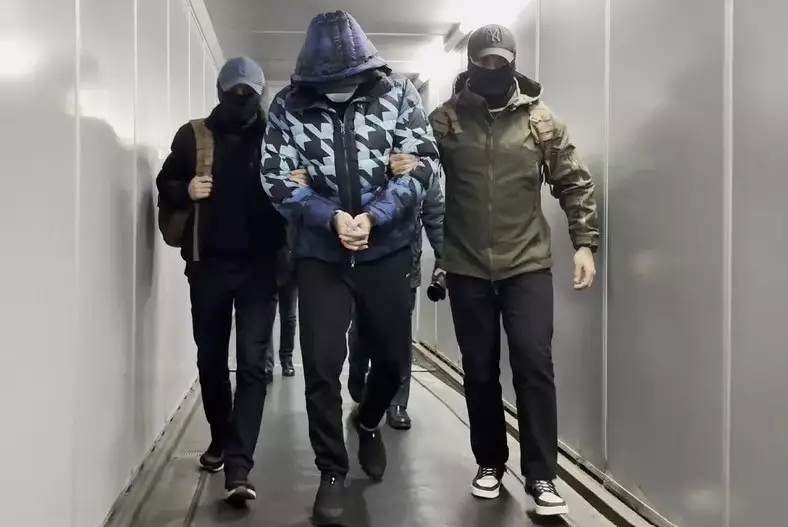 17 лет в розыске: подозреваемый в убийстве экстрадирован из Литвы в Казахстан