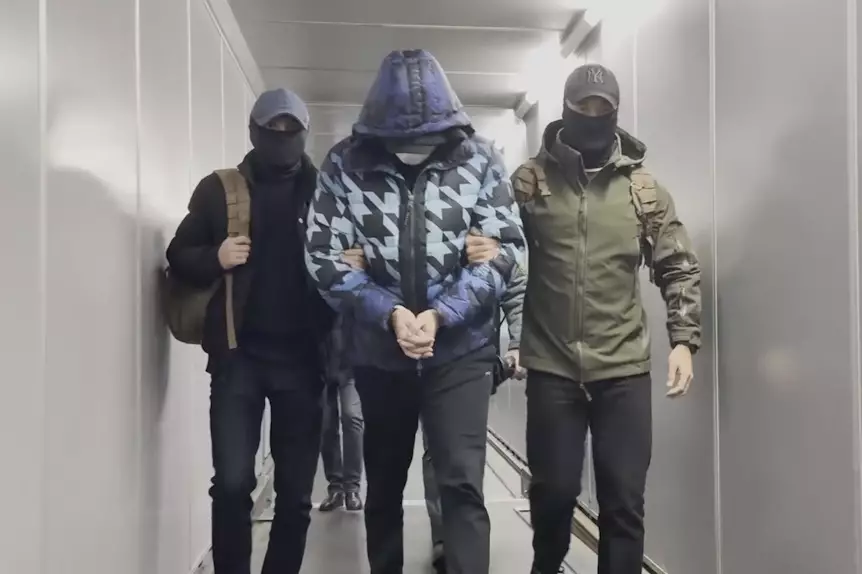 Убийство с контрольным выстрелом: подозреваемый спустя 17 лет доставлен в Казахстан из Литвы