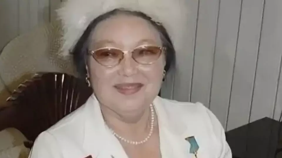 «Хрущевті итеріп жібердім» – Роза Бағланованың ел естімеген естелігі тарады