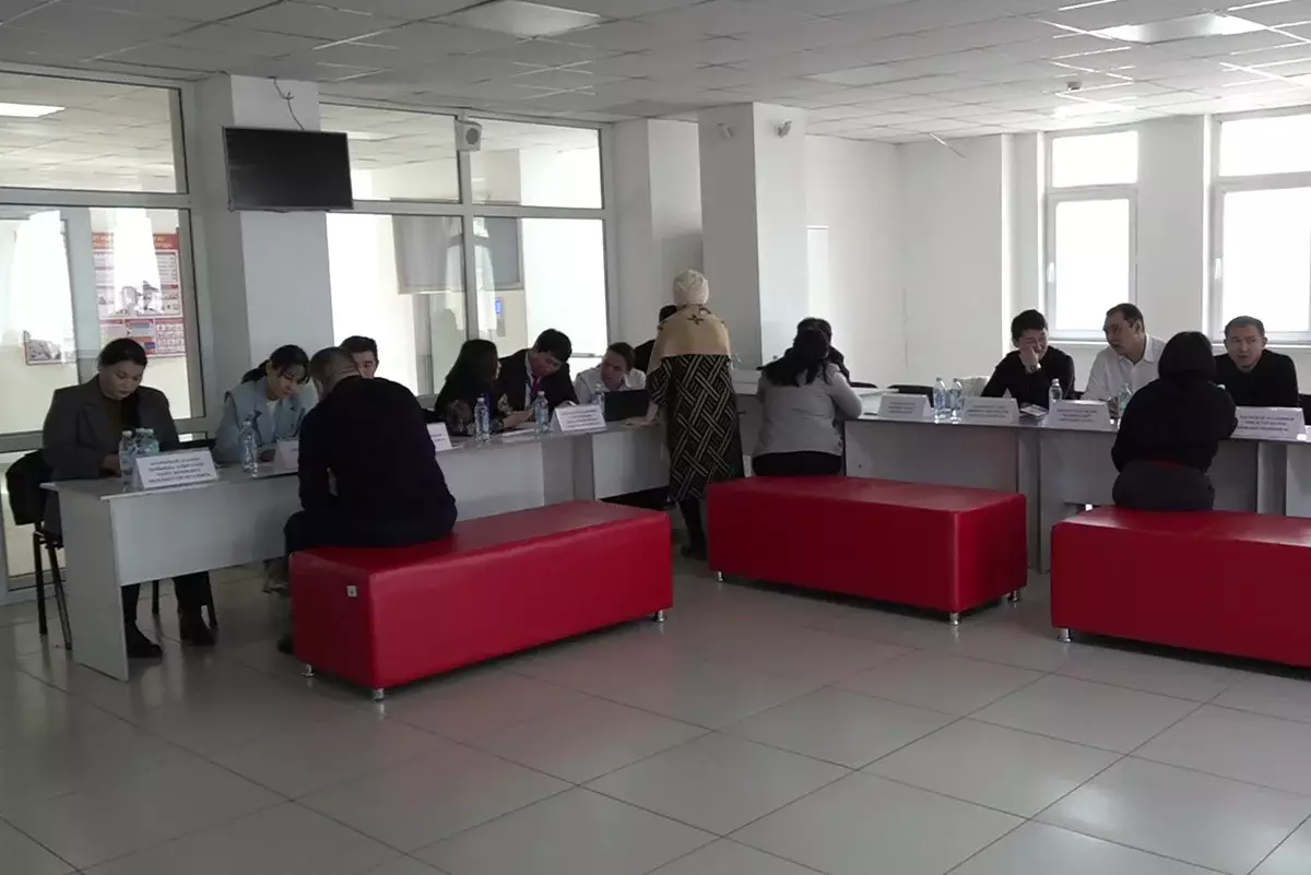 Представители различных госструктур провели встречу с алматинцами