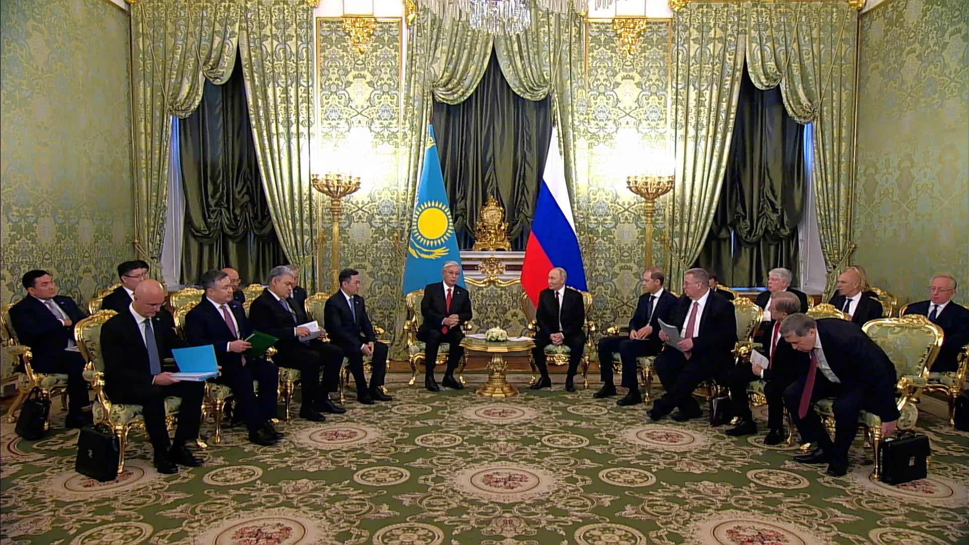 Путин назвал Россию одним из ведущих торгово-экономических партнеров Казахстана.