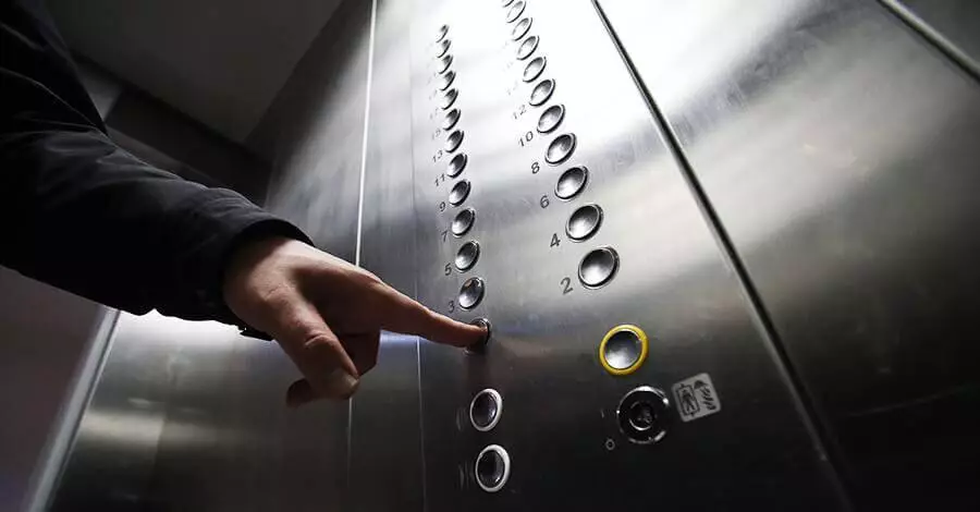 Астанада көпқабатты тұрғын үйде лифт құлады: адам шығыны бар (ВИДЕО)